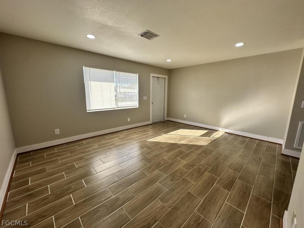 127 Gordon Ave S - Photo 4 of 8