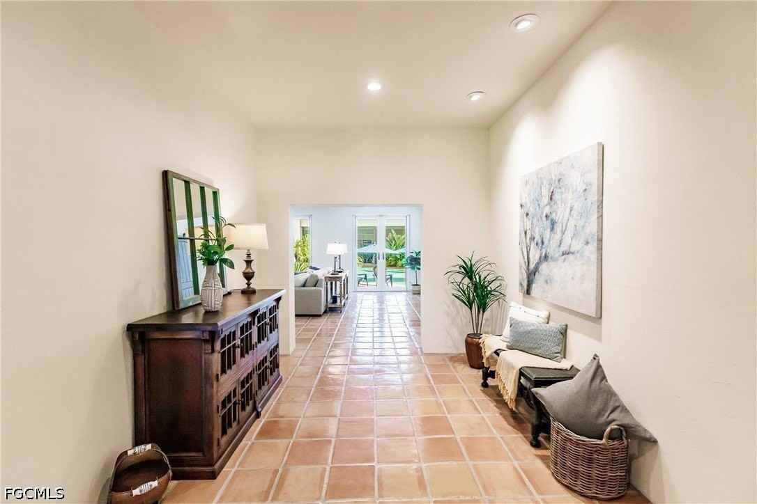 1291 Caloosa Dr - Photo 4 of 23