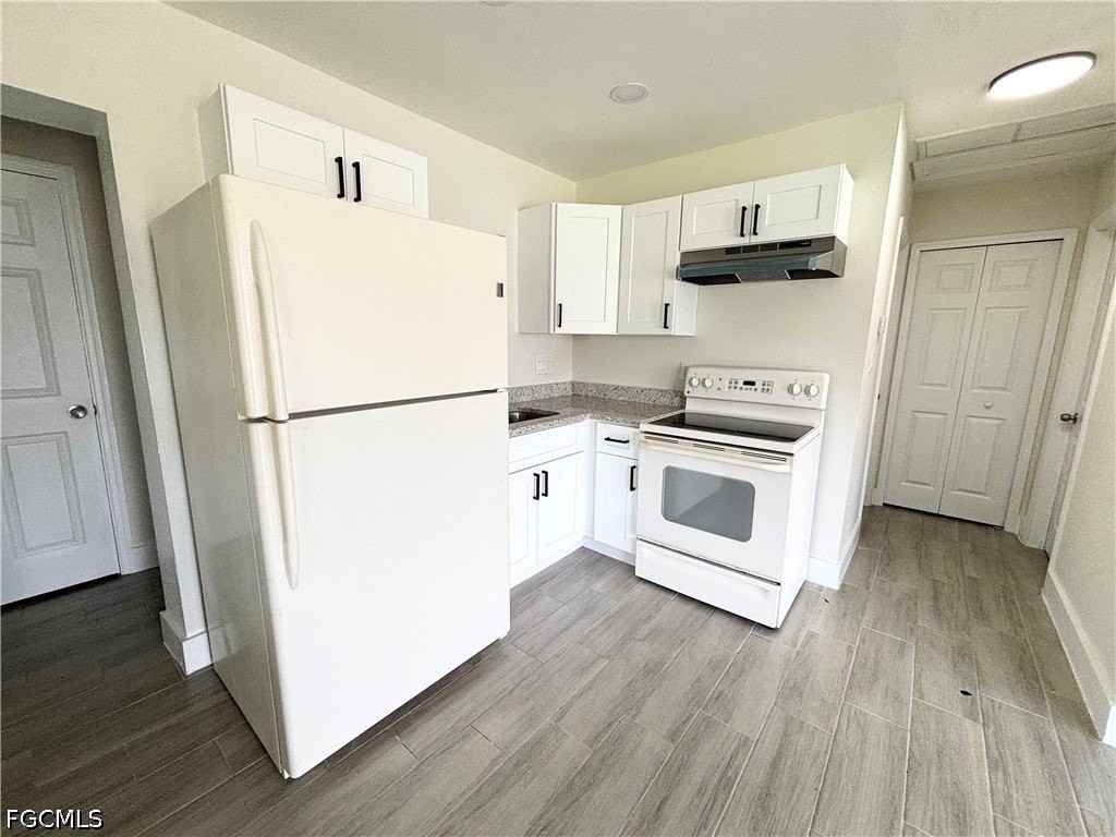 559 Wood Ave - Photo 4 of 19