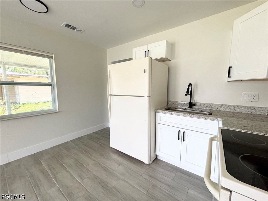 559 Wood Ave - Photo 5 of 19