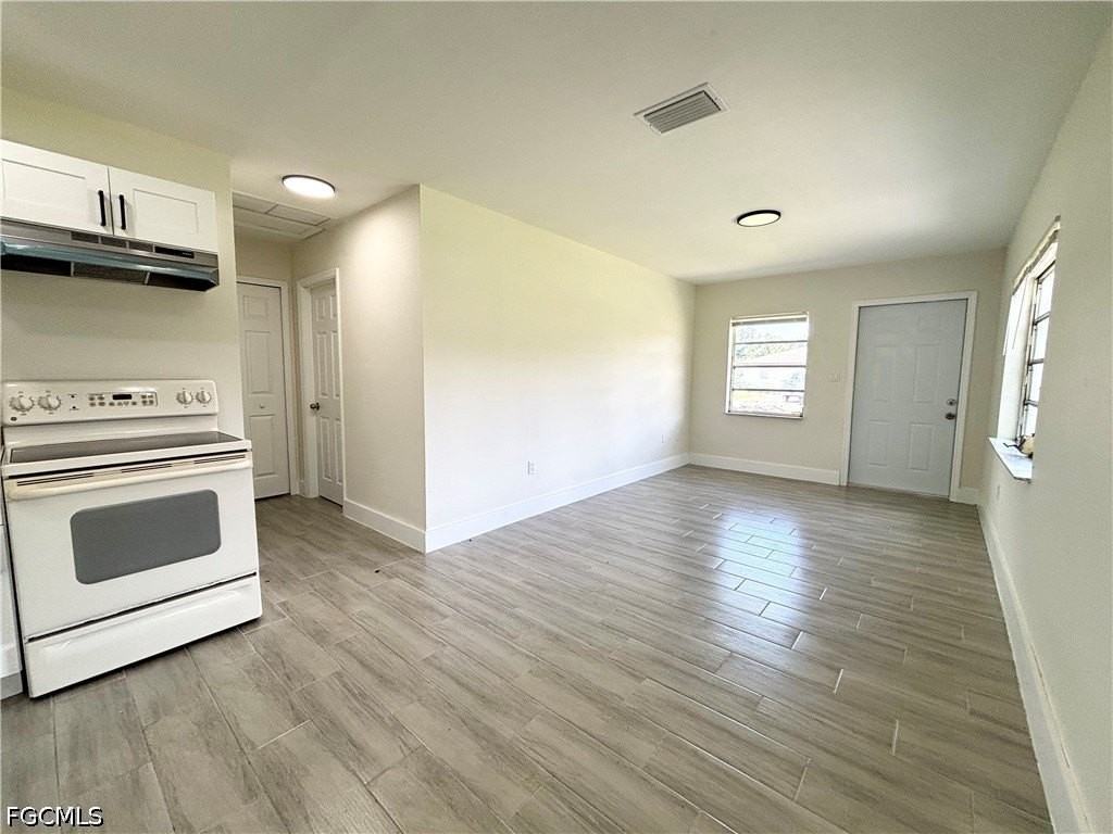 559 Wood Ave - Photo 6 of 19