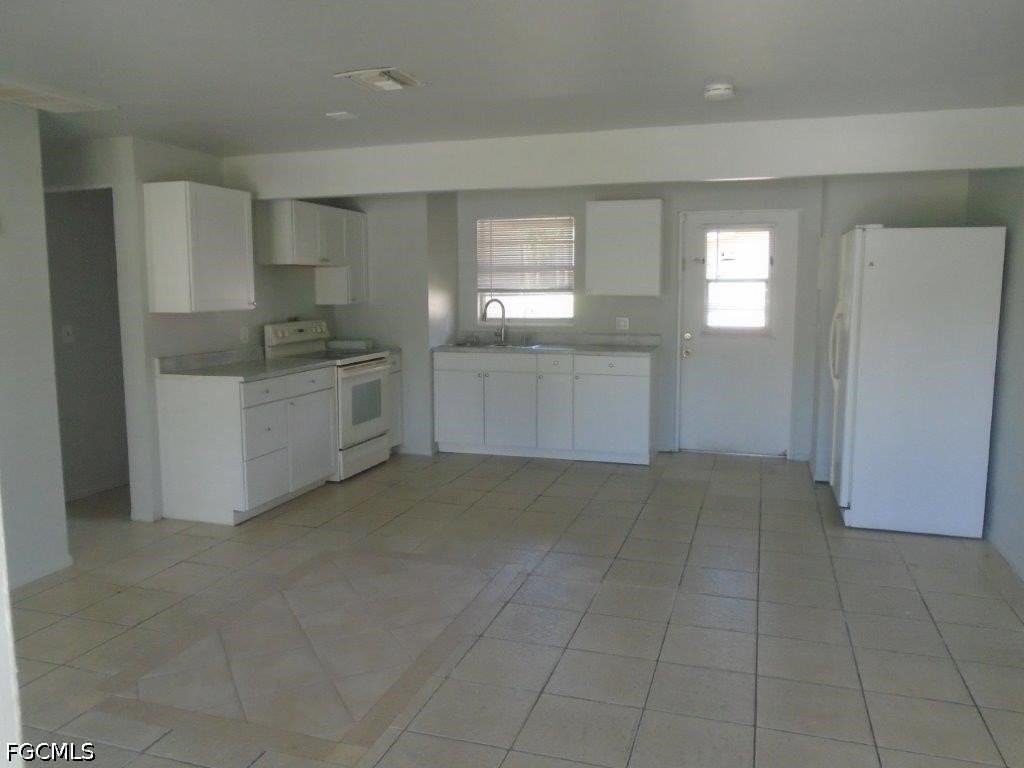 330 Ottumwa Ave - Photo 2 of 7