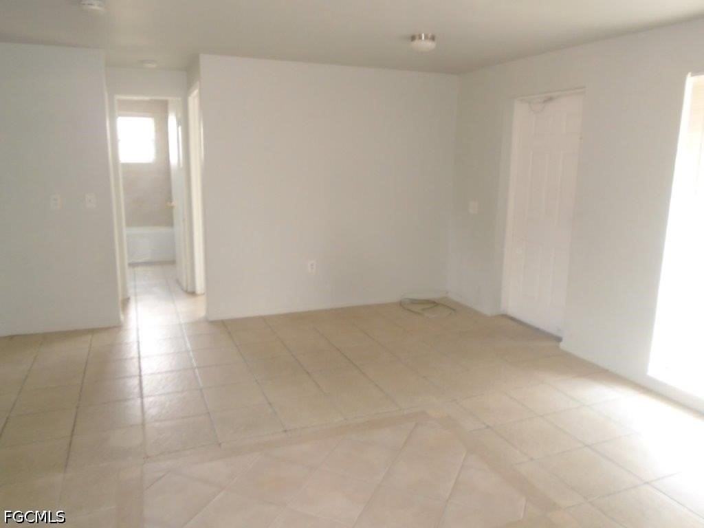 330 Ottumwa Ave - Photo 3 of 7