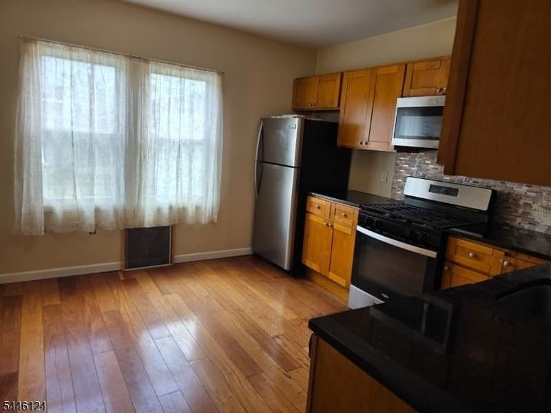 426 Tompkins St - Photo 7 of 19