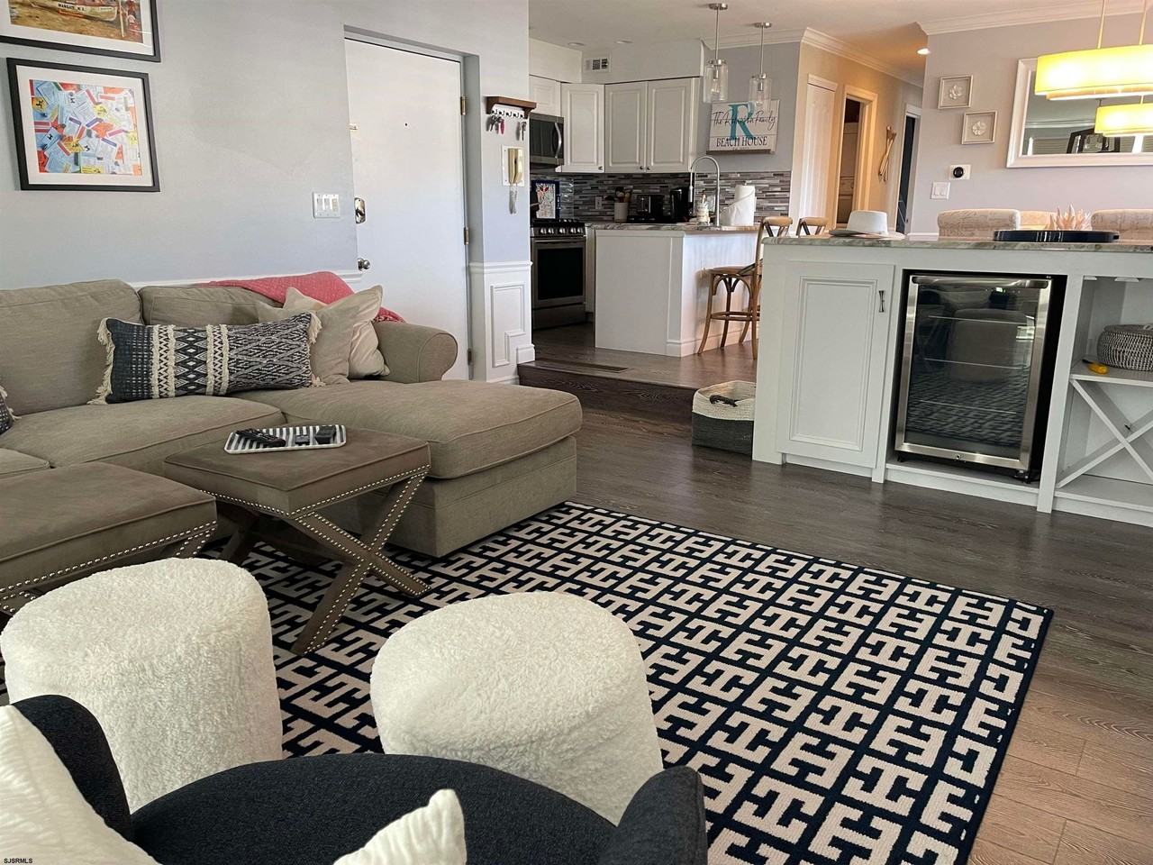 9101 Atlantic Ave - Photo 3 of 16