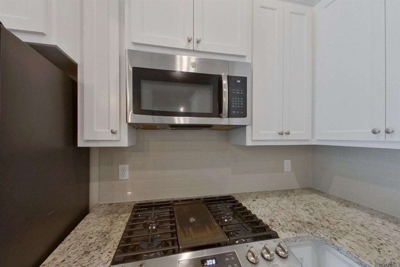 6405 Roux Dr - Photo 2 of 20