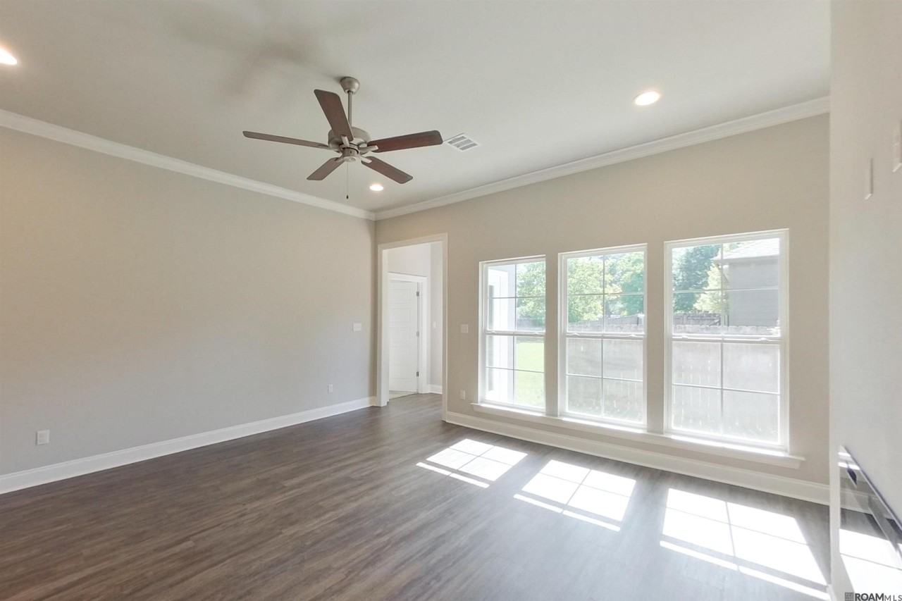 6405 Roux Dr - Photo 3 of 20