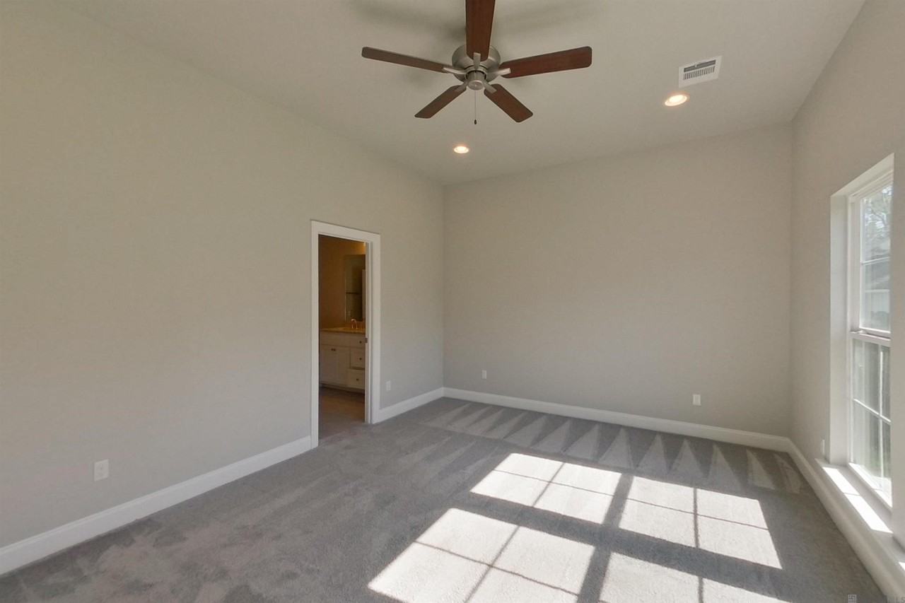6405 Roux Dr - Photo 5 of 20