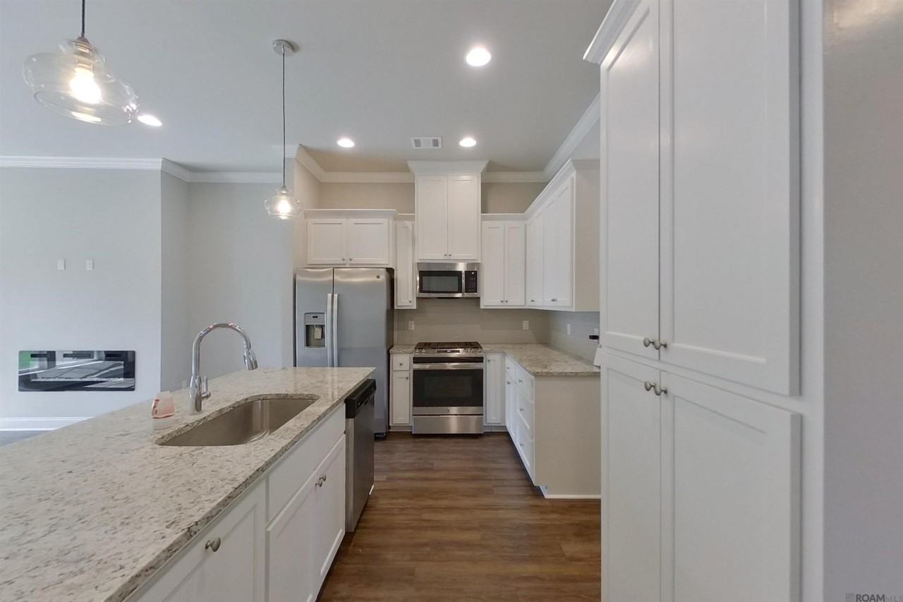 6405 Roux Dr - Photo 5 of 20