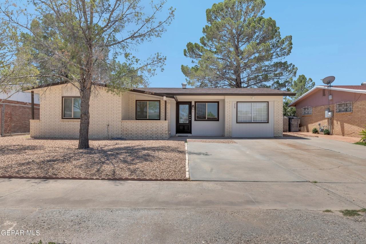 228 Caribe Cir - Photo 2 of 34