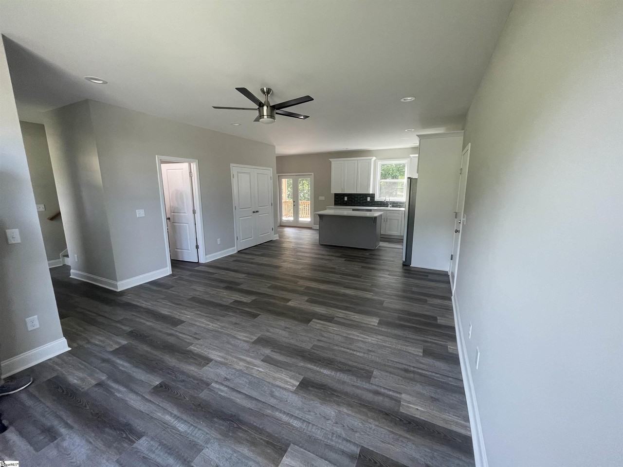 709 Rockcliff St - Photo 4 of 29