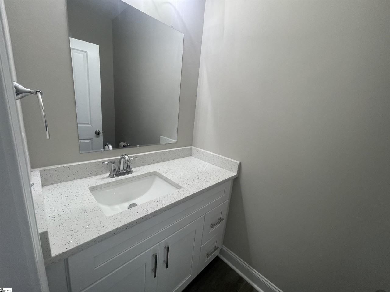 709 Rockcliff St - Photo 5 of 29