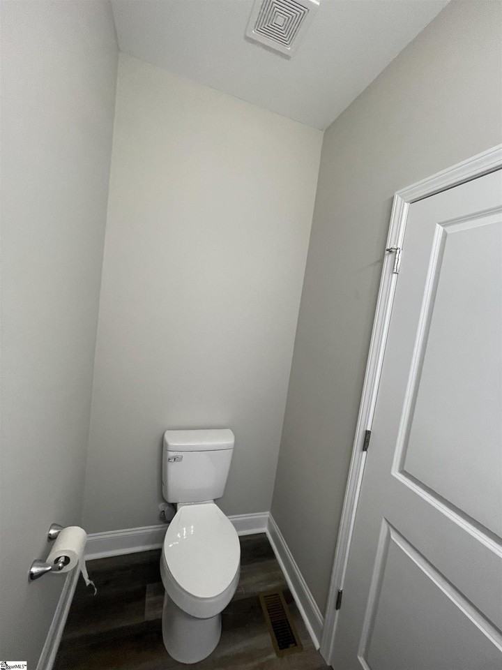 709 Rockcliff St - Photo 7 of 29