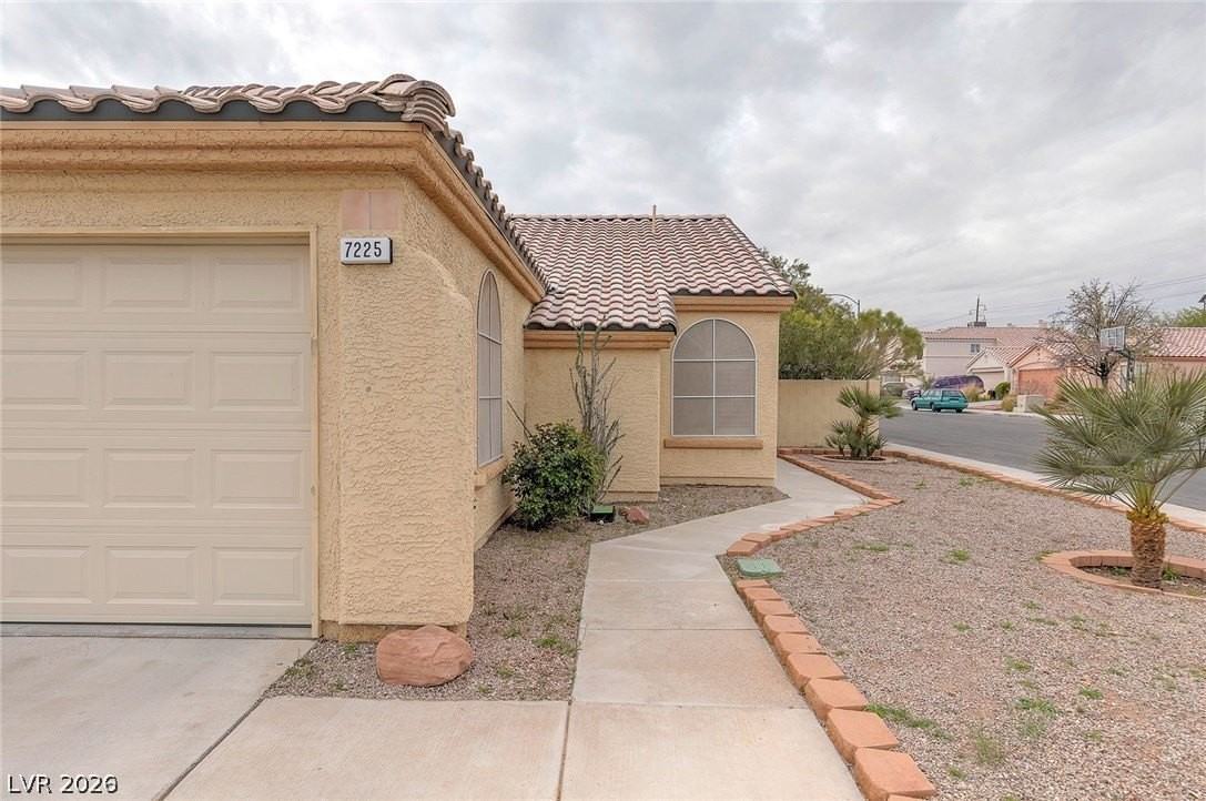 7225 Scenic Hills Dr - Photo 4 of 32