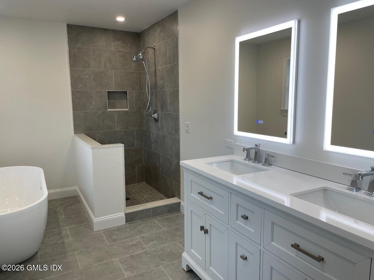34 Suburban Ave - Photo 5 of 34