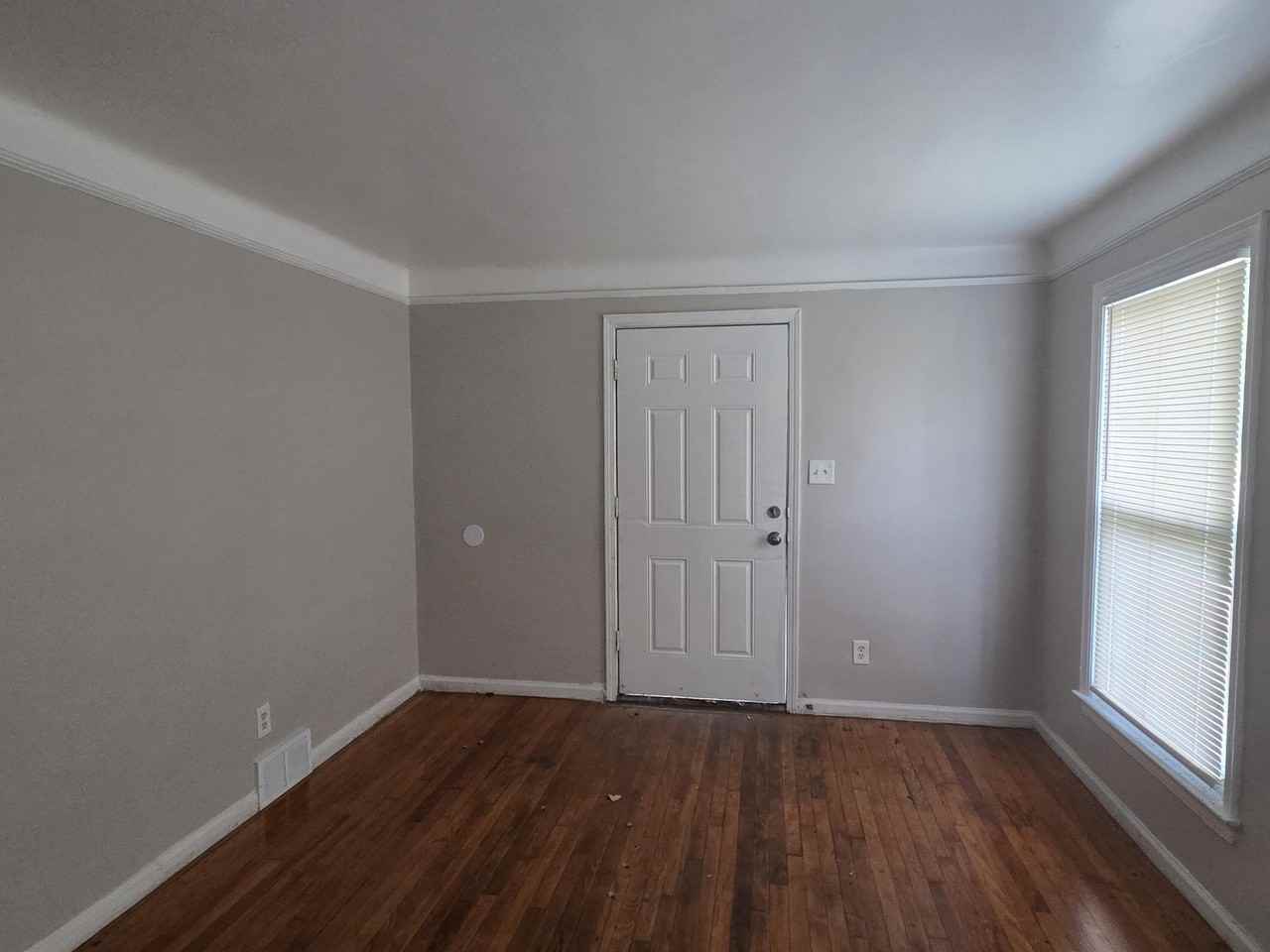 19335 Hoover St - Photo 4 of 9