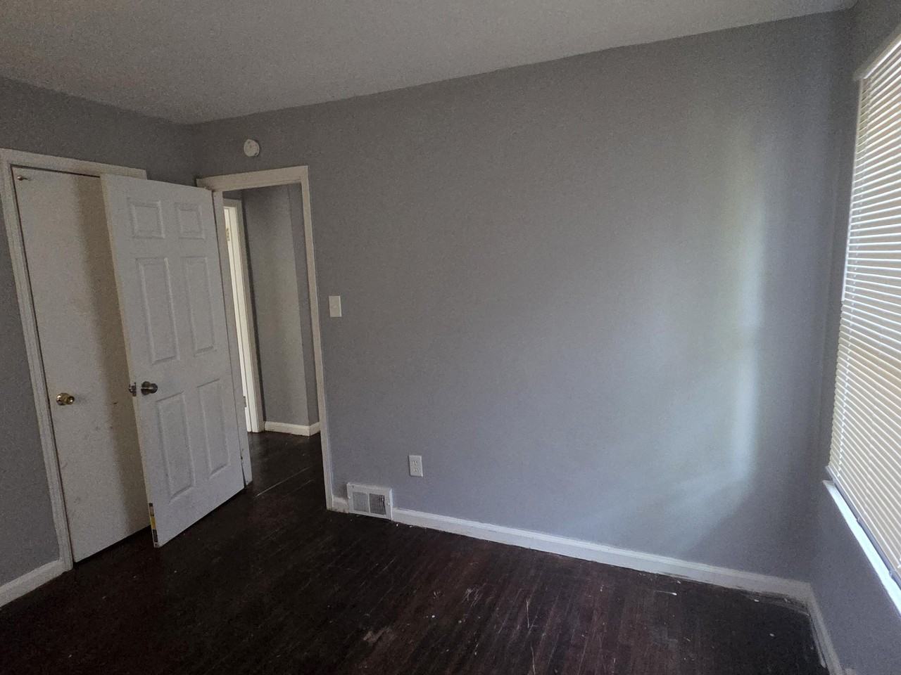 18627 Curtis St - Photo 4 of 25