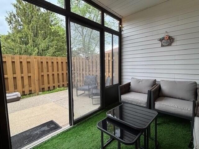 19255 Surrey Ln - Photo 4 of 31