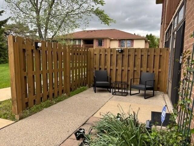 19255 Surrey Ln - Photo 5 of 31