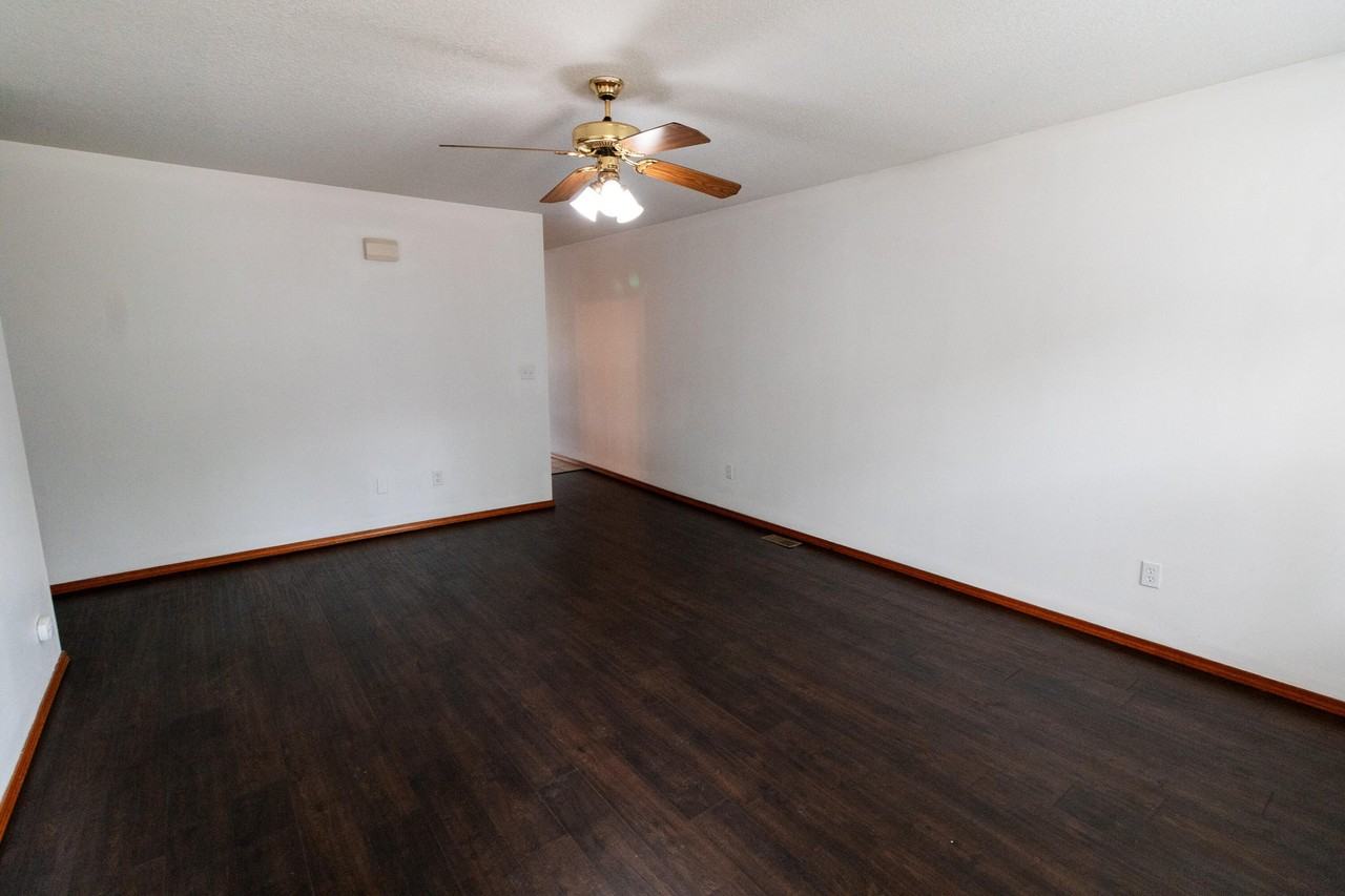 722 W 4th St - Photo 4 of 13