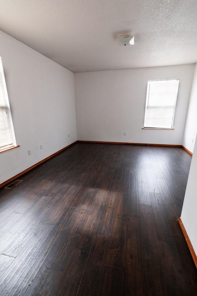 722 W 4th St - Photo 7 of 13
