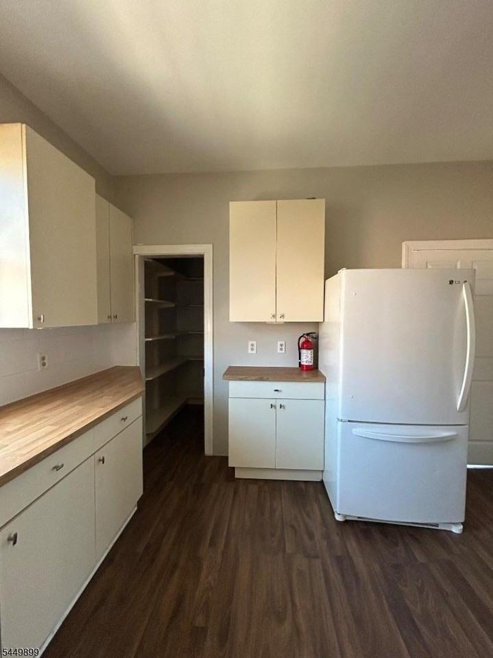 263 E 22nd St - Photo 4 of 13