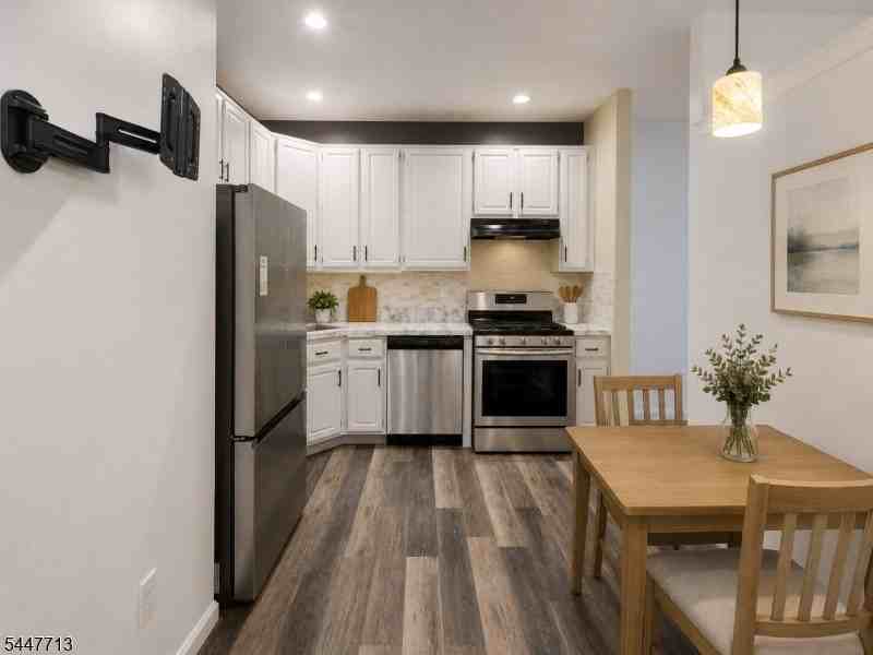 1104 Oakcroft Ln - Photo 4 of 17