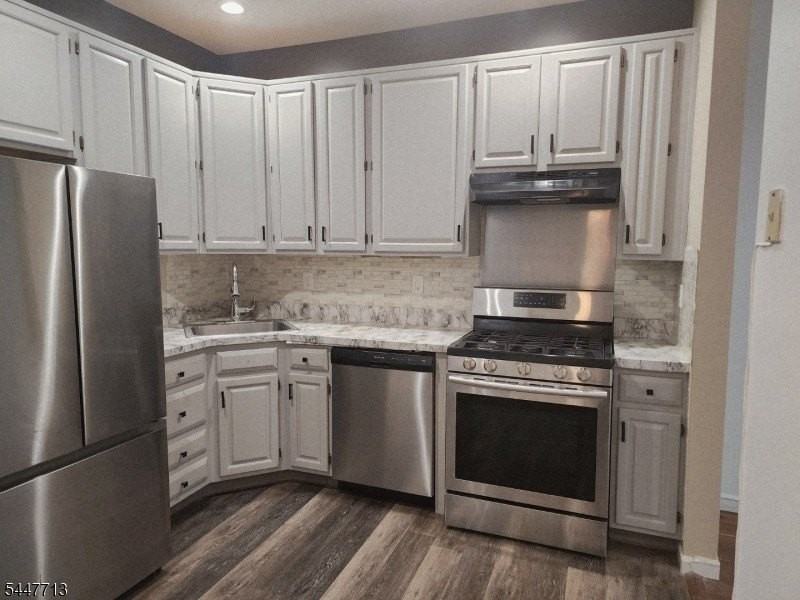 1104 Oakcroft Ln - Photo 6 of 17