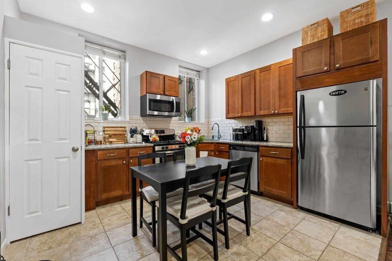 916 Willow Ave #1 - Photo 6 of 26
