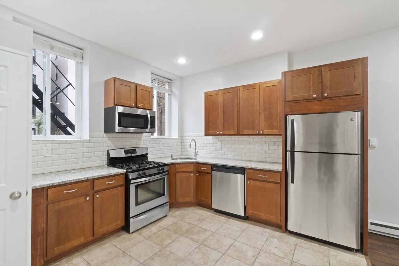 916 Willow Ave #1 - Photo 7 of 26