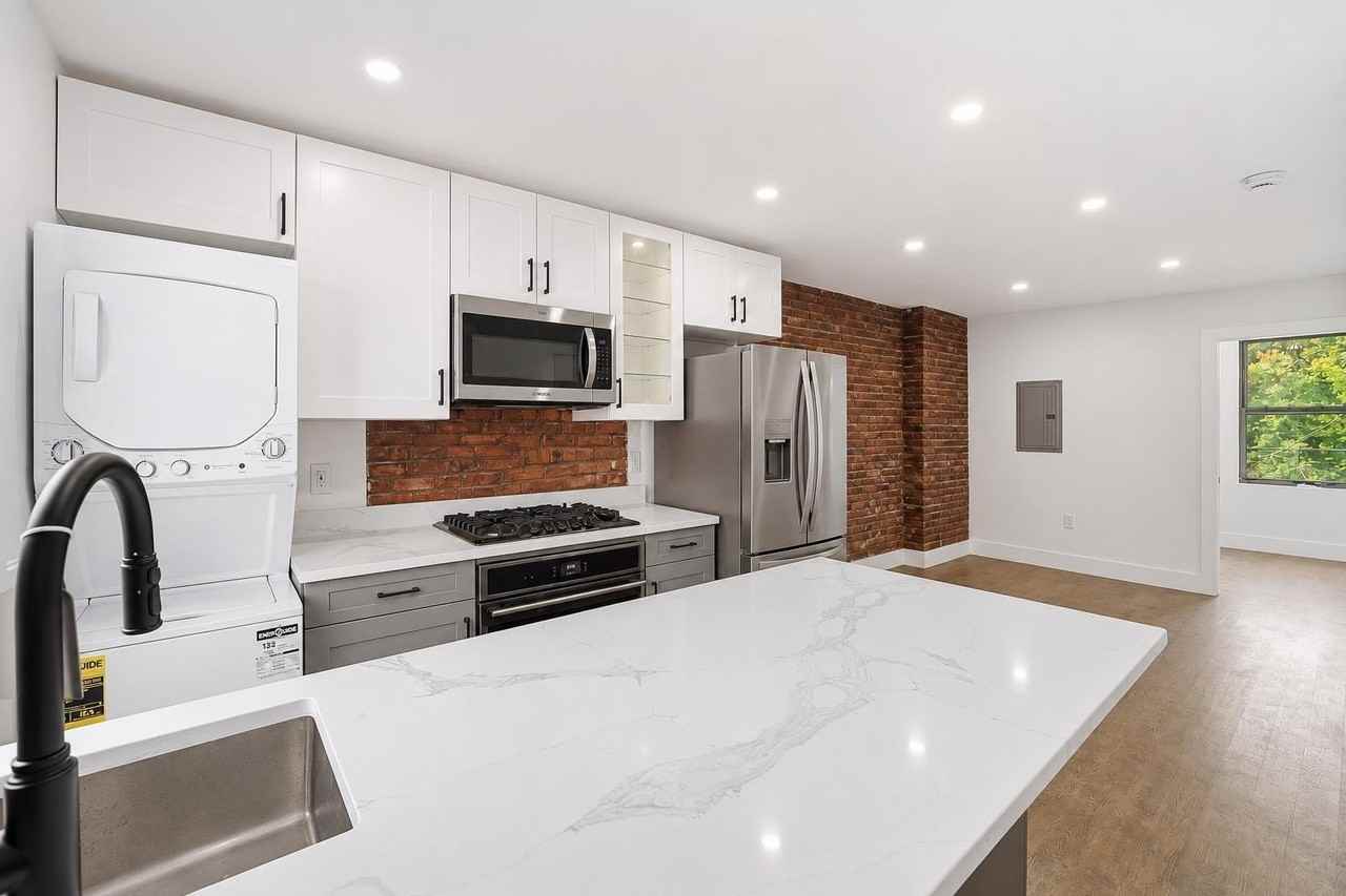 216 6th St #2 - Photo 3 of 14