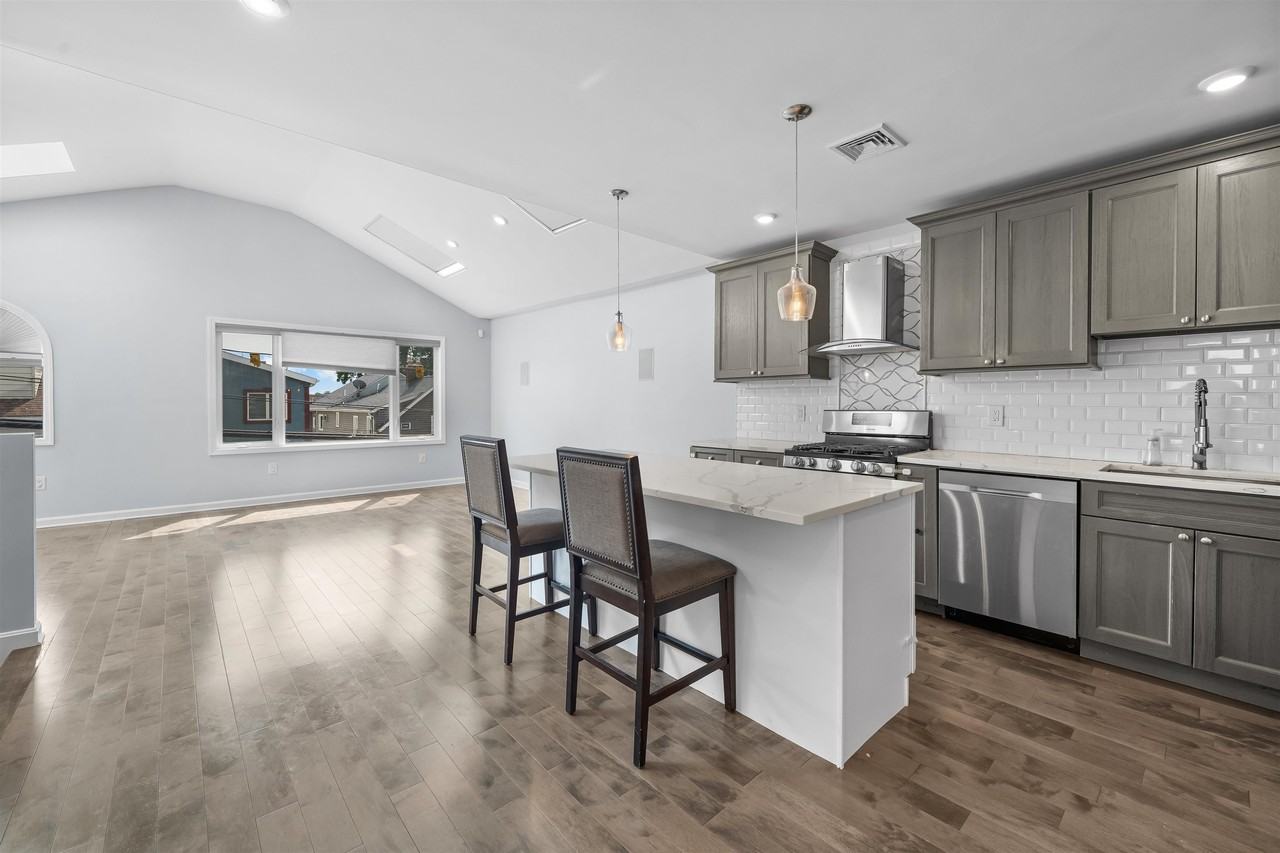 1300 79th St #2 - Photo 5 of 25