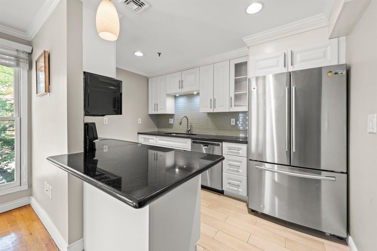 180 Washington St #5 - Photo 2 of 16