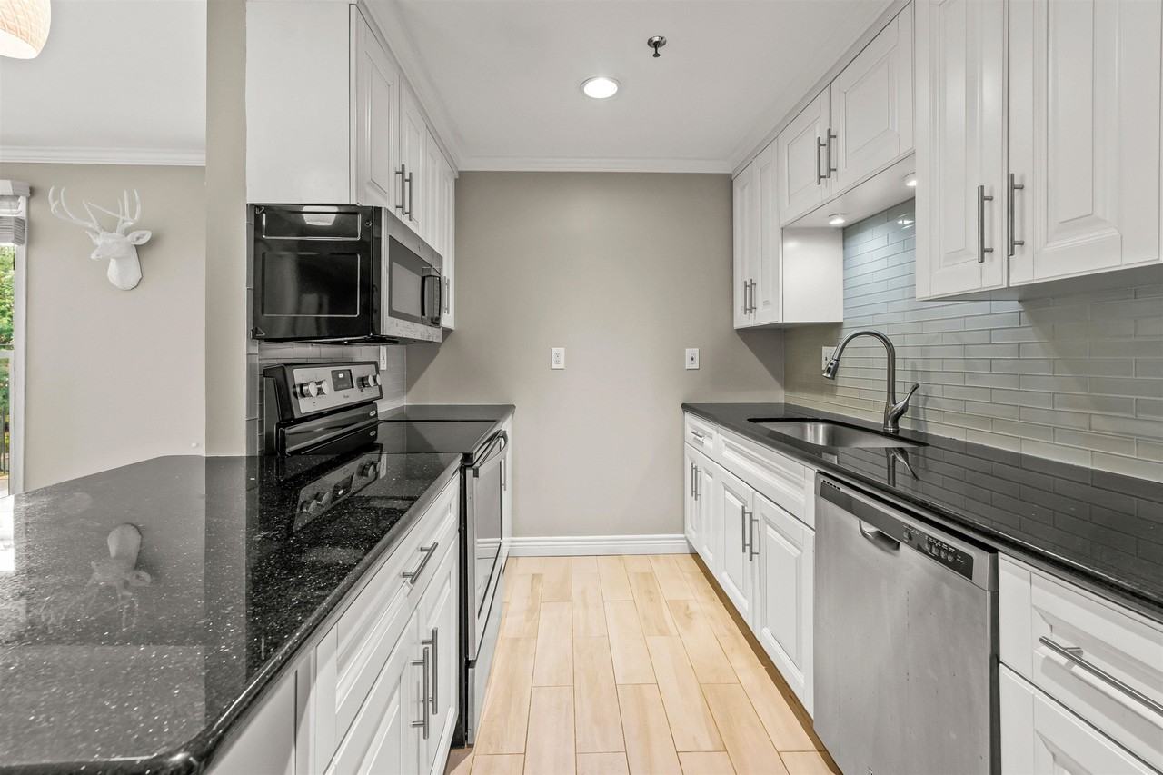 180 Washington St #5 - Photo 3 of 16