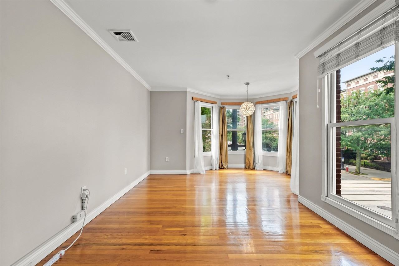 180 Washington St #5 - Photo 4 of 16