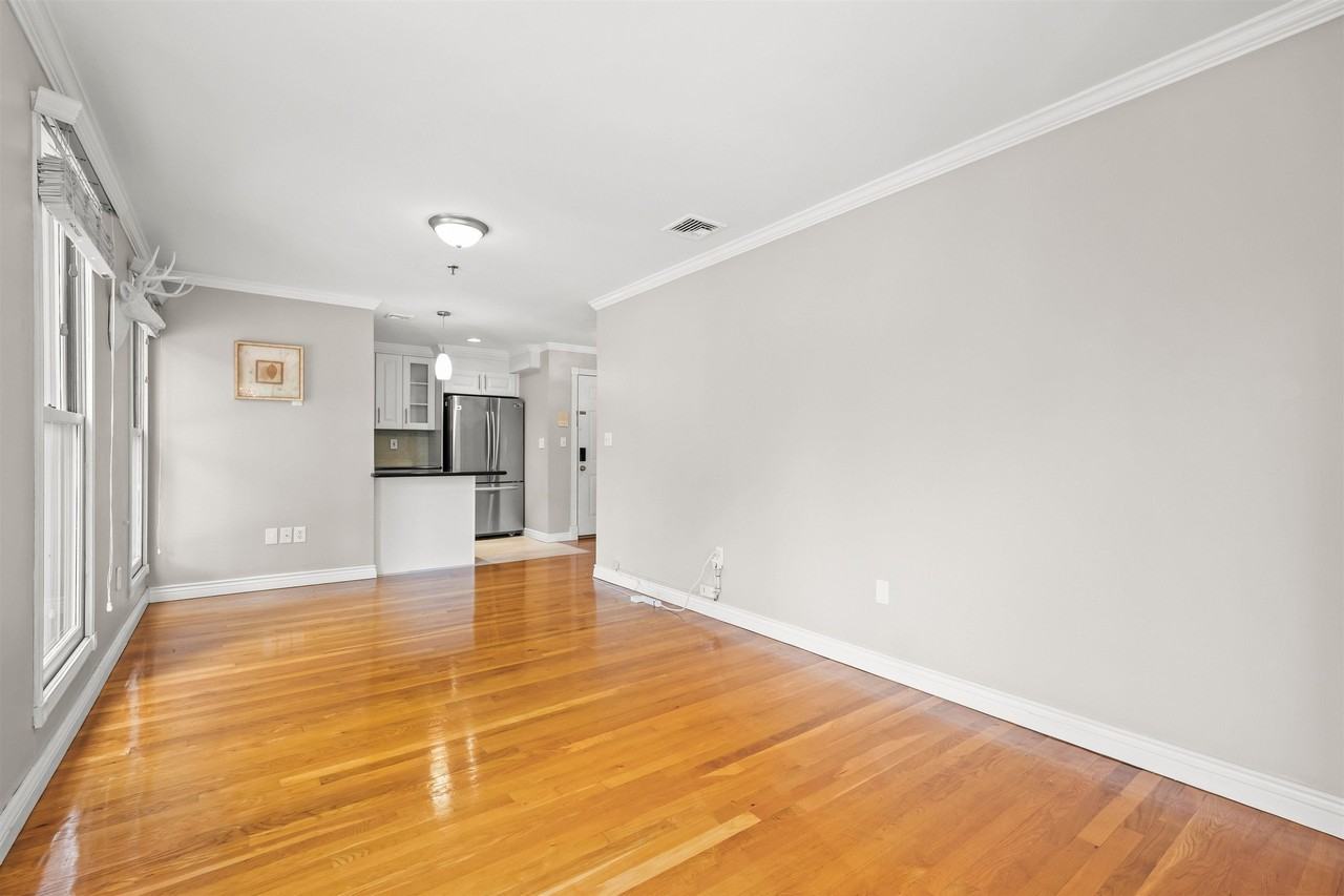 180 Washington St #5 - Photo 5 of 16