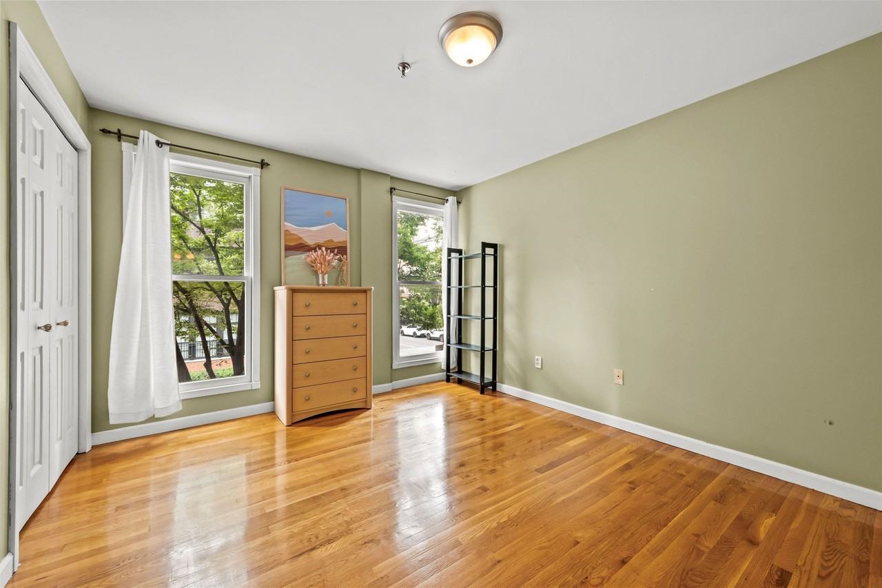 180 Washington St #5 - Photo 6 of 16