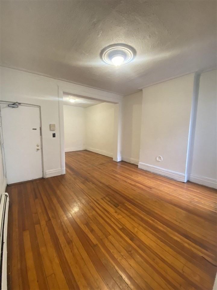 112 14th St #5 - Photo 2 of 8