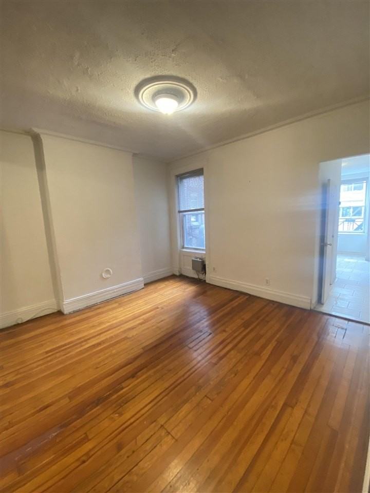 112 14th St #5 - Photo 3 of 8