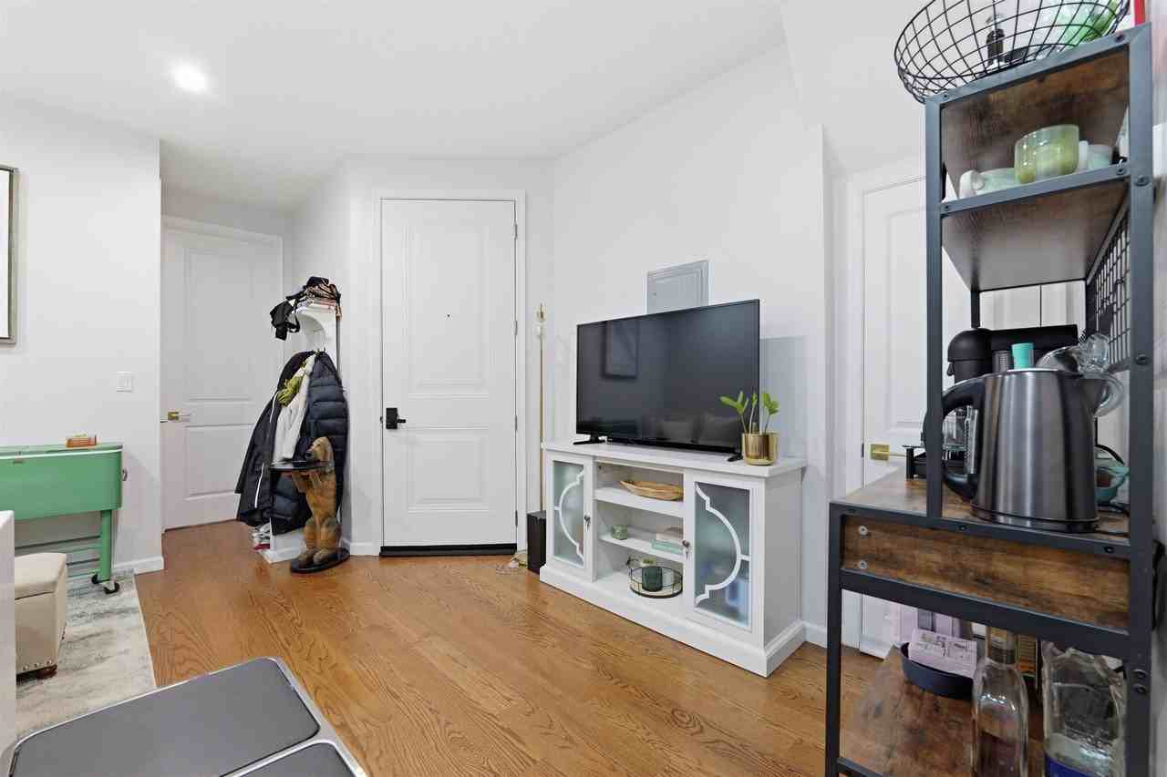335 5th St #1 - Photo 7 of 15