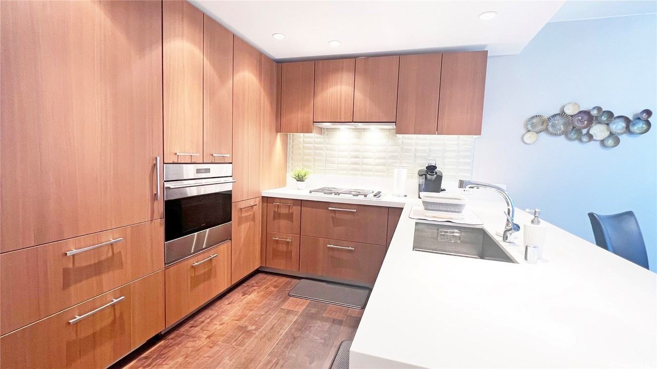1555 Kapiolani Blvd #910 - Photo 3 of 25