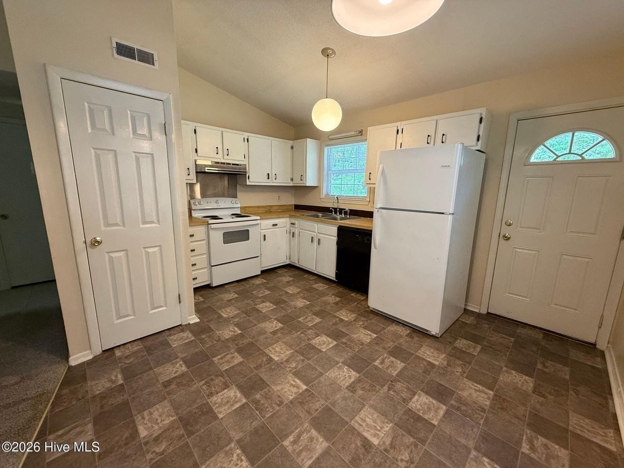 107 Twinwood Ct - Photo 3 of 6