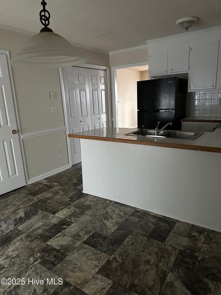 3827 Sterling Pointe Dr #TT1 - Photo 3 of 9