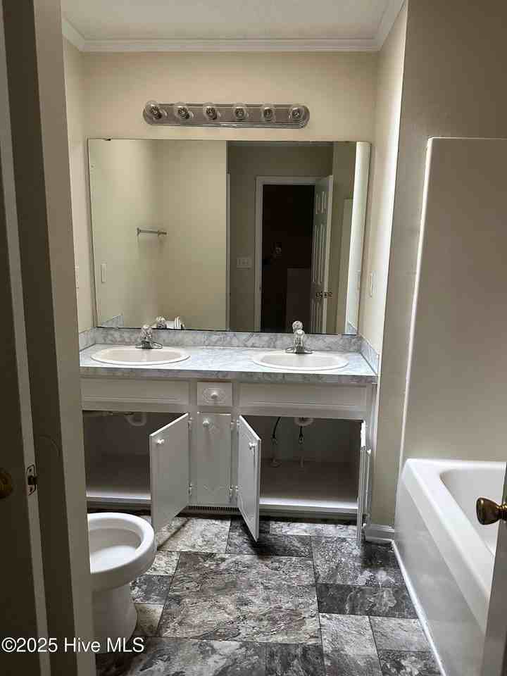 3827 Sterling Pointe Dr #TT1 - Photo 7 of 9