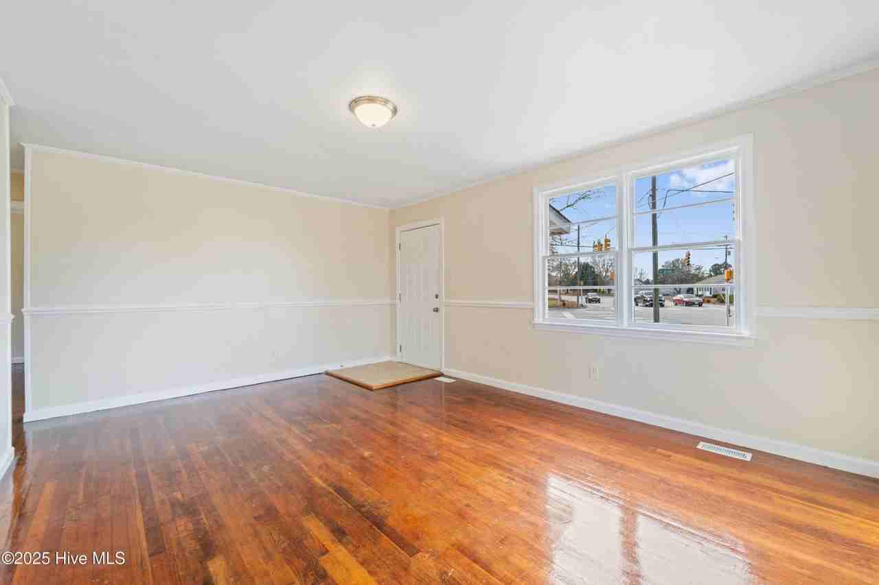 2272 Onslow Dr - Photo 4 of 15