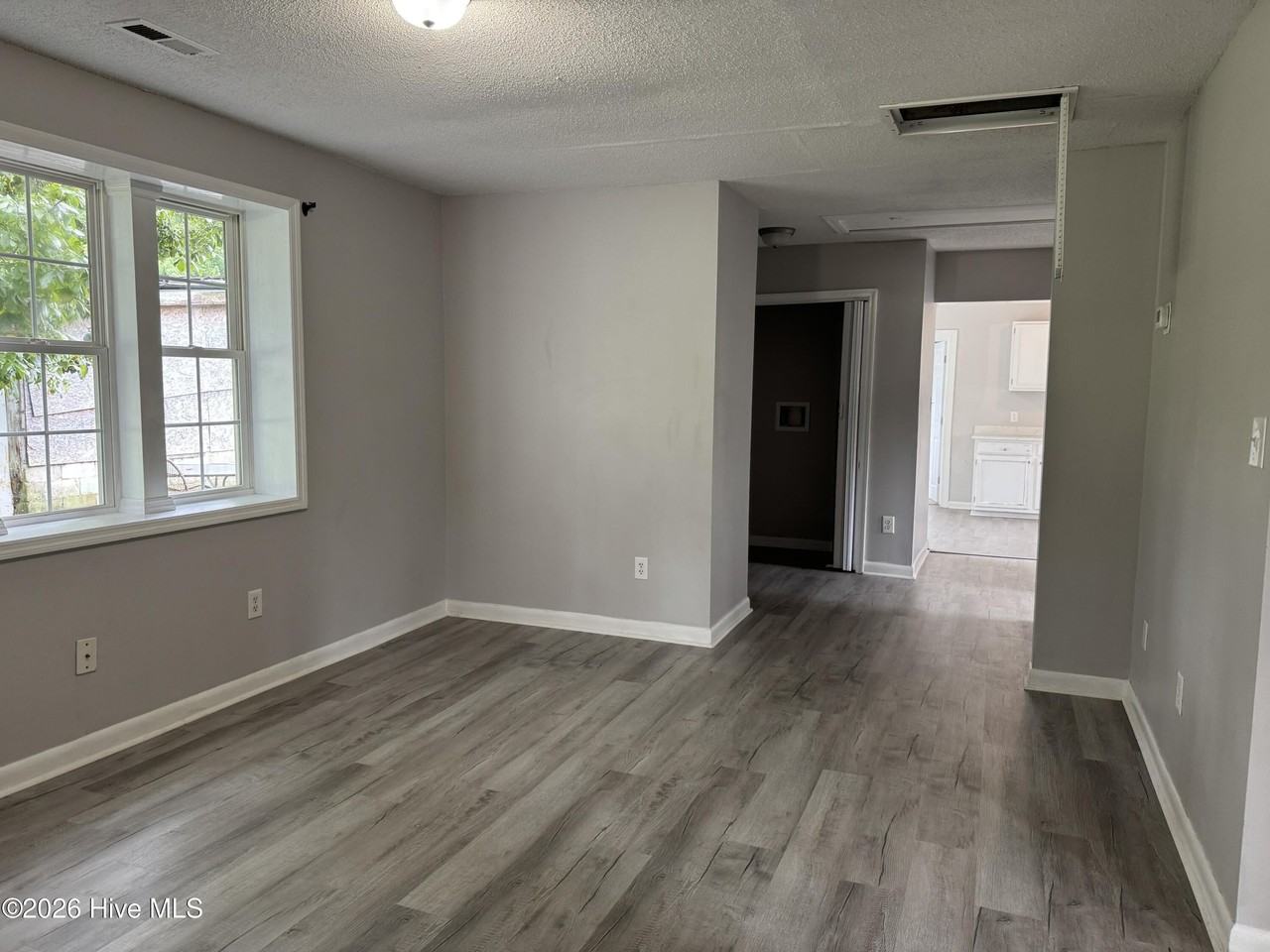 2201 Chestnut Ave - Photo 5 of 13