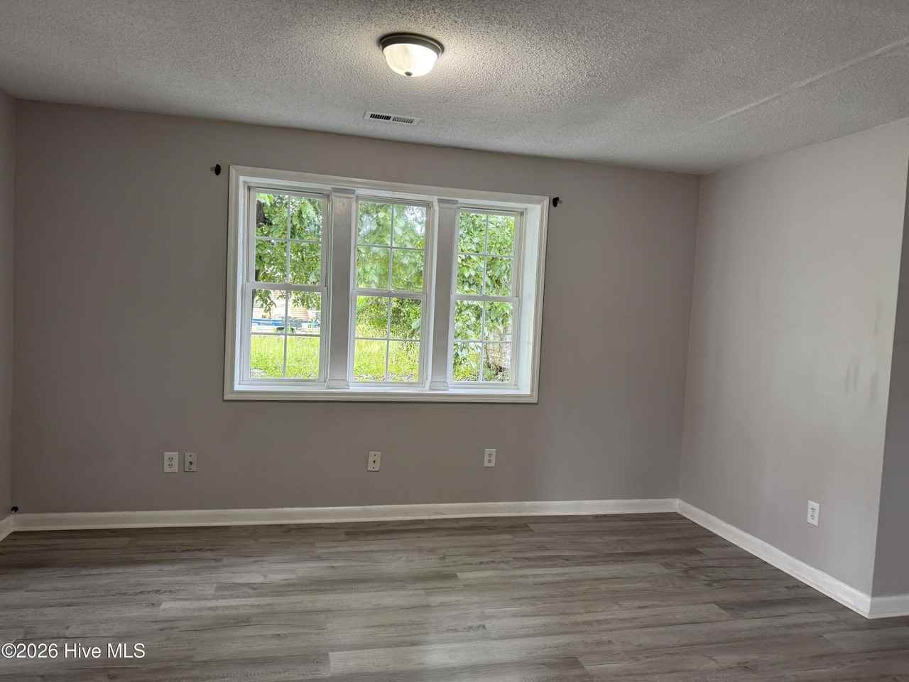2201 Chestnut Ave - Photo 7 of 13