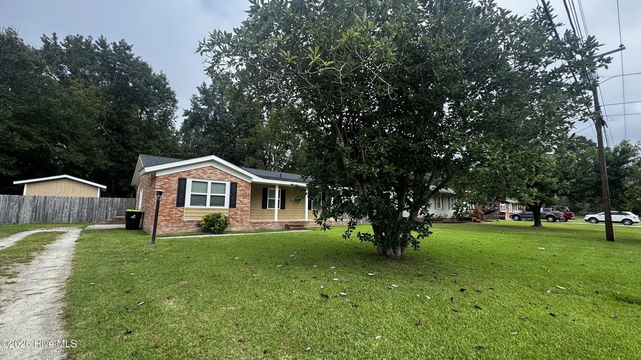 112 Shamrock Dr - Photo 2 of 21