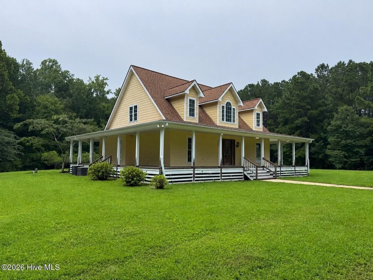 748 Alligator Creek Rd - Photo 2 of 5