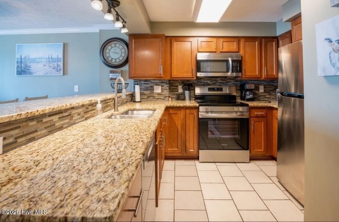 2116 Surfrider Ct #C - Photo 2 of 48